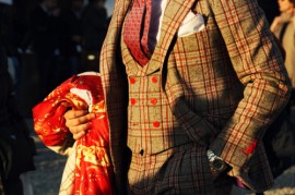 Having a Red Tradeshow Outfit is a bad idea (via StreetFSN)